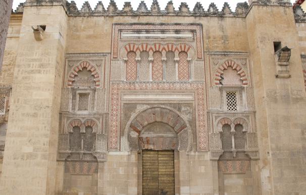 El Cabildo inicia la restauración de la puerta de San José de la Mezquita-Catedral por unos 180.000 euros