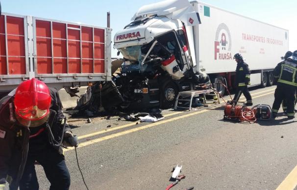 Fallece una persona en un choque entre dos camiones en la N-232, en Boquiñeni