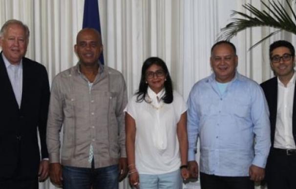 Responsables de Venezuela y EEUU se reunieron en Haití para intentar superar la crisis bilateral.