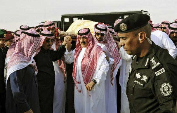 Los nuevos ministros y gobernadores de Arabia Saudí juran sus cargos