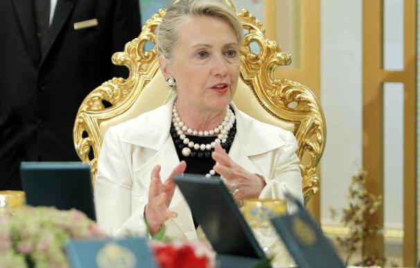 Hillary Clinton sale en defensa de las medidas migratorias de Obama