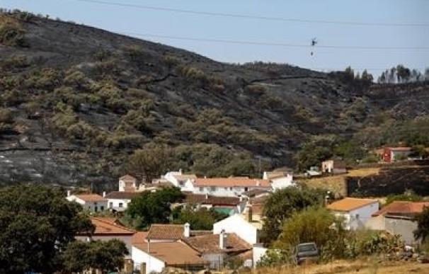 El alcalde de El Castillo califica de "desolador" el "gran desierto negro" dejado por el incendio