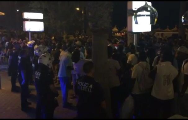 Un policía herido y tres detenidos en un multitudinario altercado con vendedores ambulantes en Palma de Mallorca