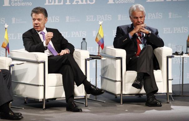 El expresidente español Felipe González pide a los negociadores de paz de Colombia que aceleren los diálogos