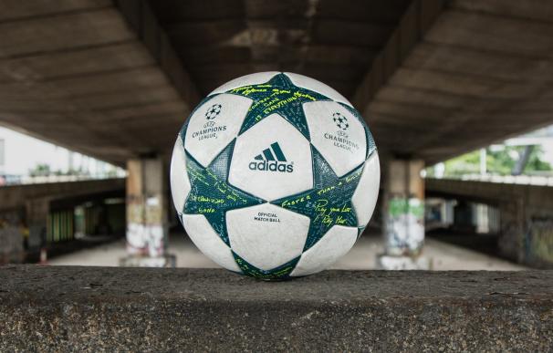 Adidas lanza el balón de la Liga de Campeones, con mensajes de James, Kroos y Bale