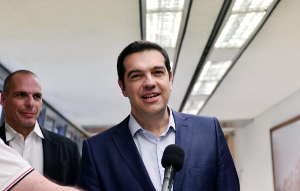 Alexis Tsipras, primer ministro griego, y Yanis Varoufakis, ministro de finanzas