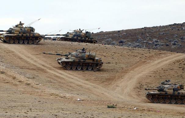Tanques turcos entran en territorio sirio para expulsar al 'EI' de la frontera