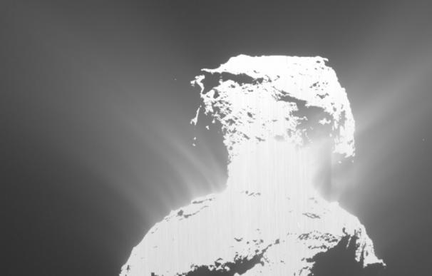 La sonda Rosetta captura de forma inesperada un estallido en el cometa 67P