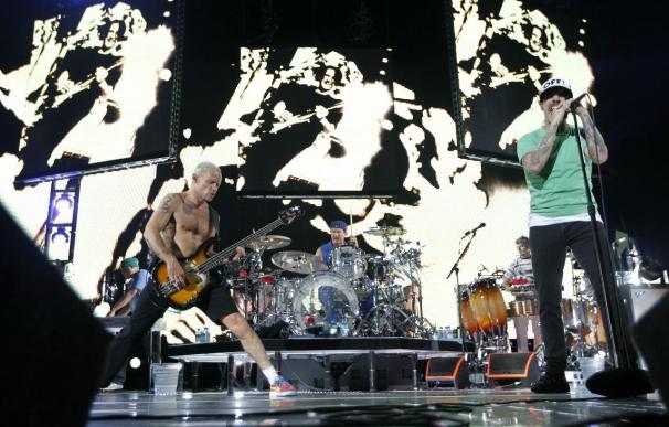 Red Hot Chili Peppers encienden Madrid con su intacto vigor musical