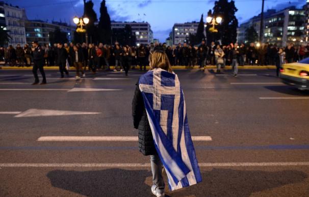 Miles de griegos salen a la calle en apoyo de Tsipras en su batalla con Europa