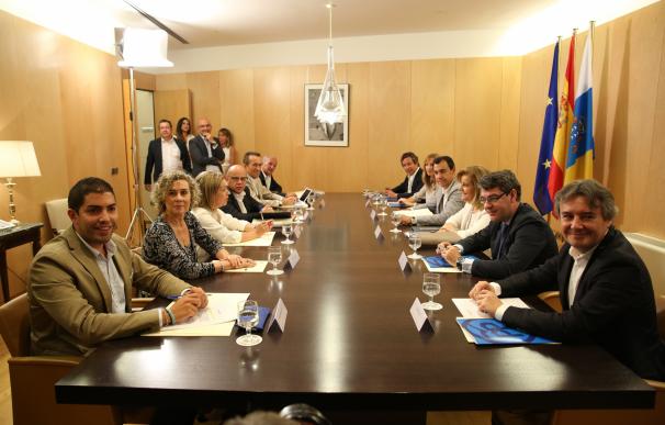 Coalición Canaria se acerca a un acuerdo con el PP, pero a la espera de leer qué pacta con Ciudadanos