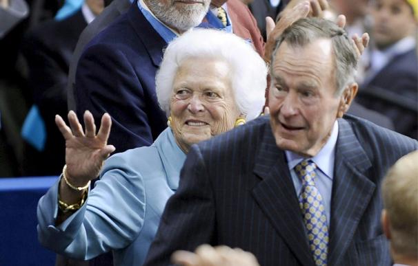 Barbara Bush no quiere a su hijo de presidente ni tampoco a otra Clinton