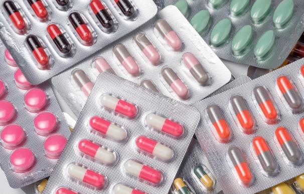 Un 41% de pacientes catalanes almacena antibióticos en casa