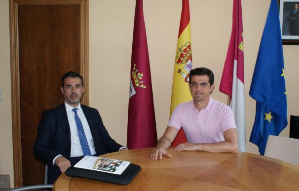 El alcalde de Albacete valora que Carrefour amplíe su presencia en la ciudad con una nueva adquisición