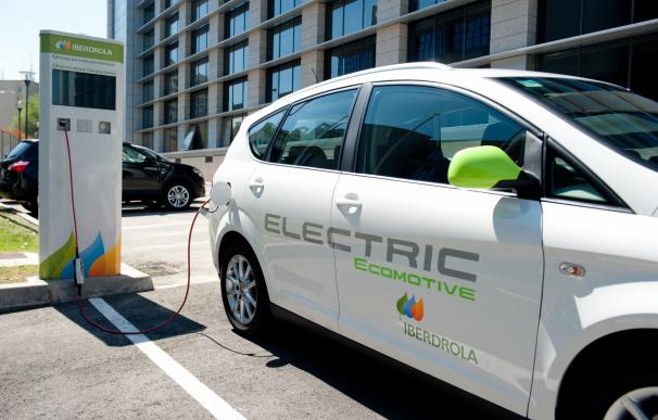 Iberdrola ayudará con 6.000 euros a sus empleados en la compra de un coche eléctrico