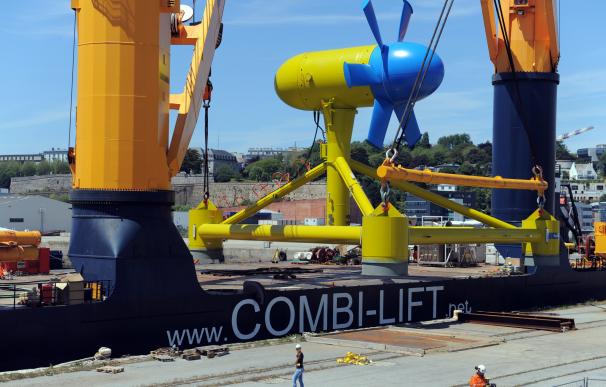 Cargamiento de una turbina marina en Francia