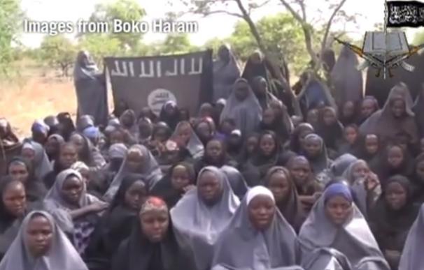 Presidente de Nigeria afirma que las 200 niñas secuestradas por Boko Haram en Chibok siguen vivas