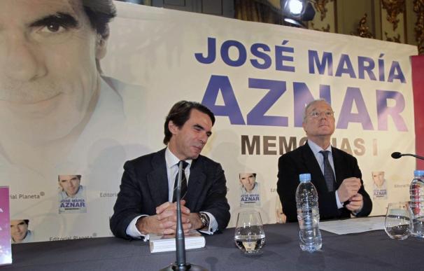 Aznar advierte a la izquierda de que "corre el grave riesgo de desaparecer"