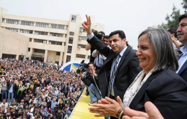 La Comisión Electoral de Turquía corrige su decisión y permite candidatos kurdos
