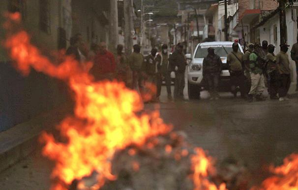 Las elecciones regionales en México arrancan con quema de urnas en Guerrero. Foto: AFP