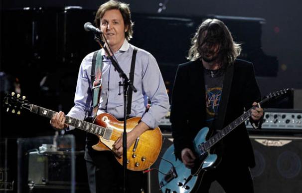 McCartney como Kurt Cobain en el concierto por las víctimas de Sandy