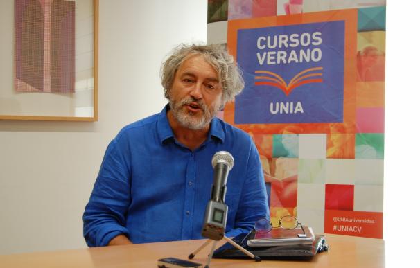 Manuel Rivas: "No concibo una poesía sumisa al servicio del poder"
