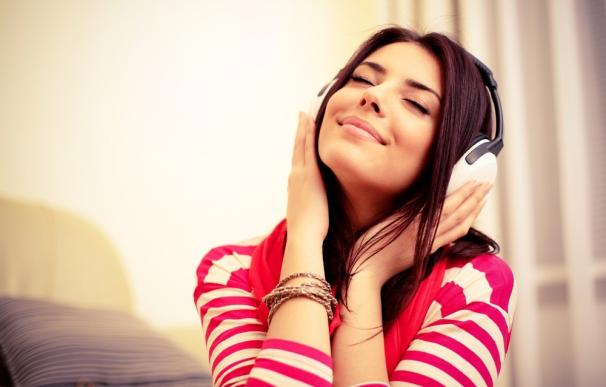 El 68% de los españoles escucha música a diario durante al menos una hora