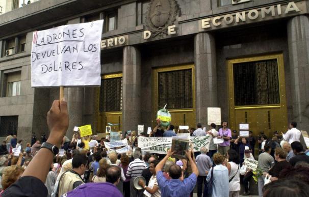 Una Argentina próspera contrasta con la del "corralito" financiero de 2001