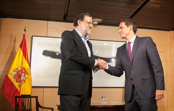 Rivera anuncia que Rajoy acepta sus condiciones y pondrá fecha a la investidura, lo que permite empezar a negociar