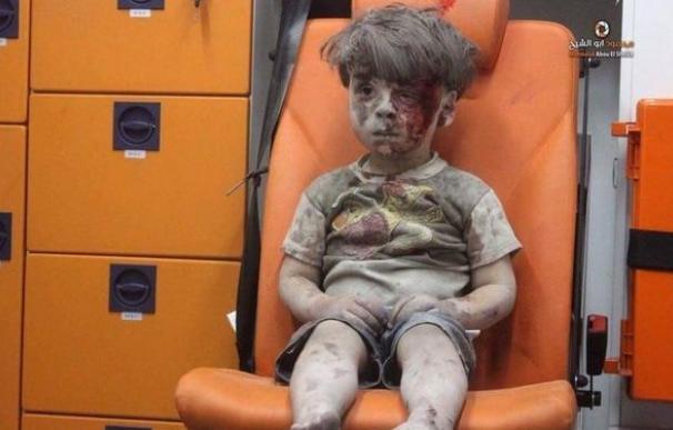China cuestiona la foto del niño sirio herido y cree que es propaganda occidental
