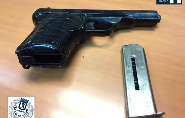 Detenido por tenencia ilícita de arma tras mostrar una pistola cuando estaba en una terraza de Tetuán