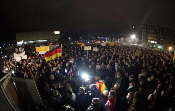 Miles de manifestantes secundan una marcha islamófoba en la Dresde alemana