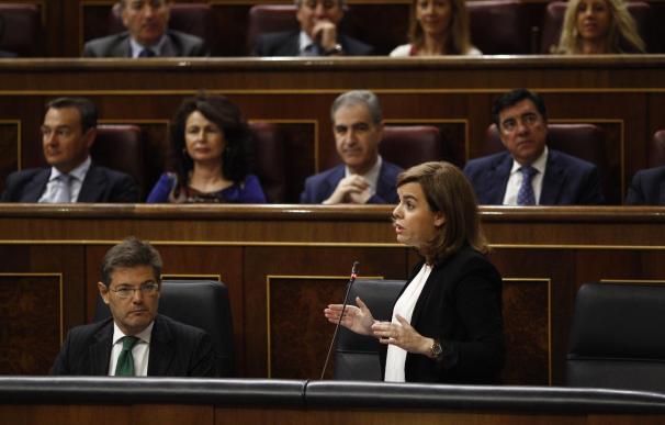 Santamaría dice que ya asumió su responsabilidad cesando a Castellano y anima al PSOE a "aplicarse el cuento"