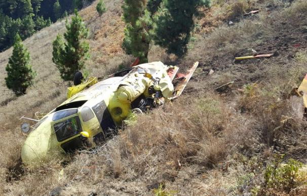 Un helicóptero contra incendios se estrella en La Palma y sus 2 tripulantes salen con vida
