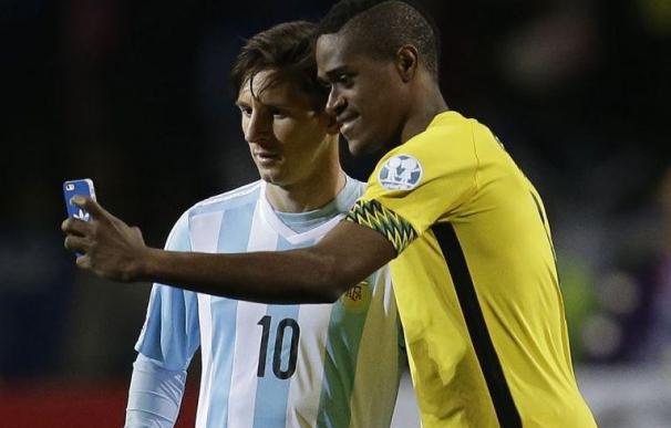 Bronw le pidió un selfie a Messi tras el Argentina Jamaica