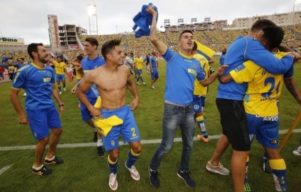 Las Palmas resurge de sus cenizas para alcanzar el cielo de la Primera División