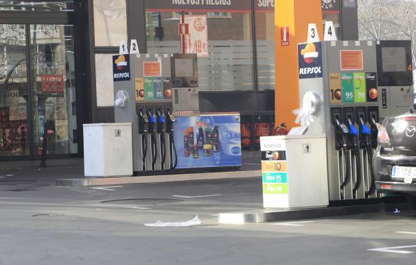 La CNMC califica de "mito" que las gasolineras desatendidas dañen el empleo y sean menos seguras
