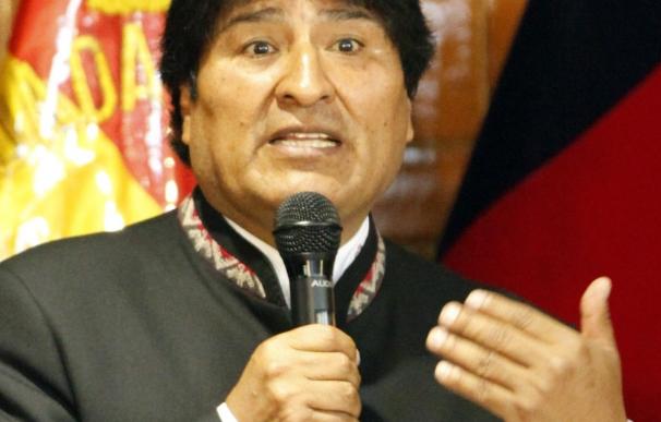 Morales advierte de que Bolivia convocará a su embajador en Brasil si prospera el "golpe" contra Rousseff