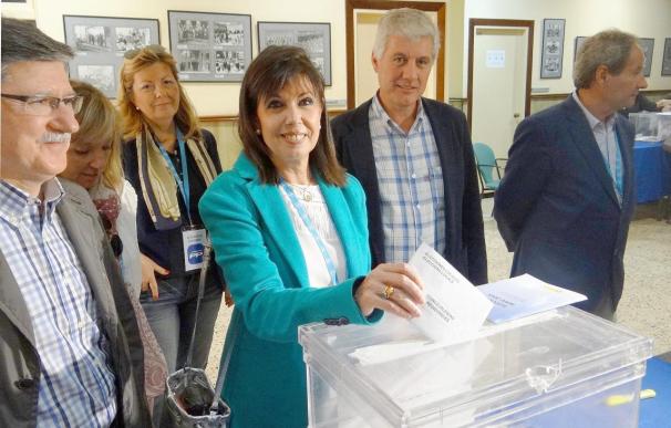La candidata del PP en Lleida vota dos veces por "error de la mesa"