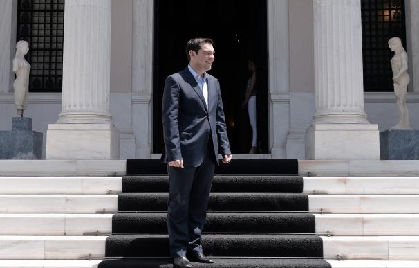 Alexis Tsipras, delante del ministerio de Finanzas de Grecia