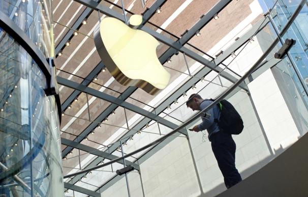 Apple Quarterly Profit Falls 27 Percent On Weak iPhone Sales
