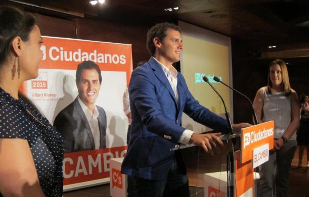 Rivera afirma que el proyecto de cambio para España solo lo puede liderar gente nacida en democracia y "sin mochilas"