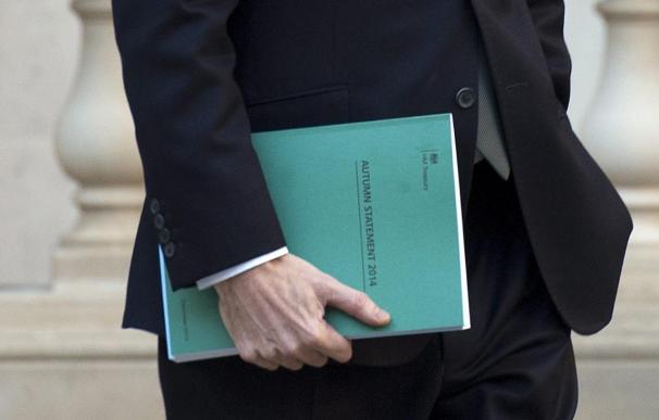 Osborne combina recortes y nuevos impuestos para sanear las finanzas públicas