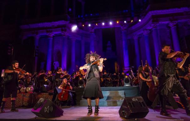 Más de 3.000 personas ovacionan a Ara Malikian en el estreno de su '15 Sinfónico' en el Festival de Mérida