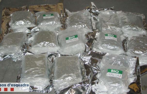 Los Mossos encuentran 15 kilos de marihuana dentro de un mueble enviado a Italia