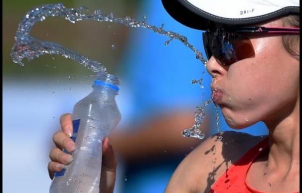 Beber dos litros de agua al día: ¿mito o realidad?