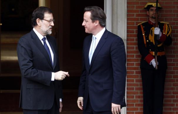 Rajoy felicita a Cameron y dice que su victoria es "un reconocimiento merecido" a su labor reformista