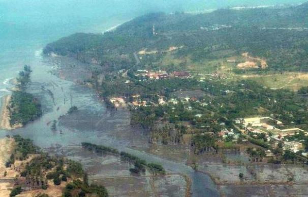 Un padre recupera a su hija tras perderla en el tsunami de 2004 en Sri Lanka