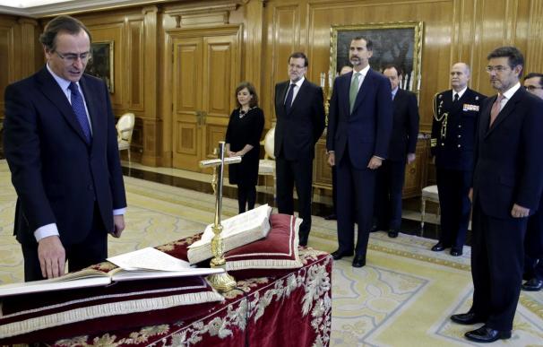 Alonso jura ante el rey en la Zarzuela como nuevo ministro de Sanidad