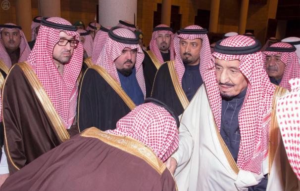 El rey Salman de Arabia Saudí realiza una gran remodelación gubernamental